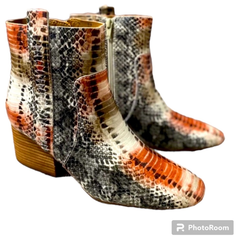 NEW‼️KORK-EASE ANKLE BOOTIES